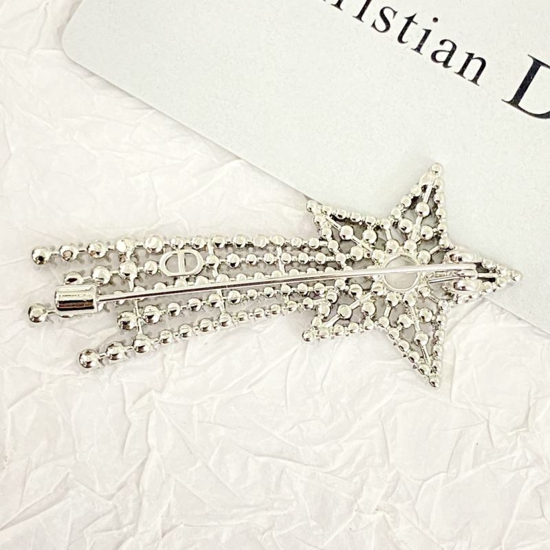 chr1st1an D10r brooches